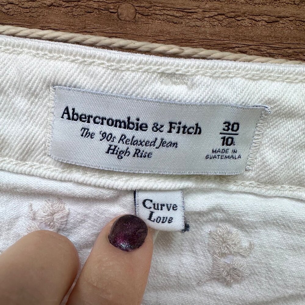 Abercrombie & Fitch Womens 90s High-Rise Relaxed Jeans With Cream Floral Embroid - Picture 2 of 13